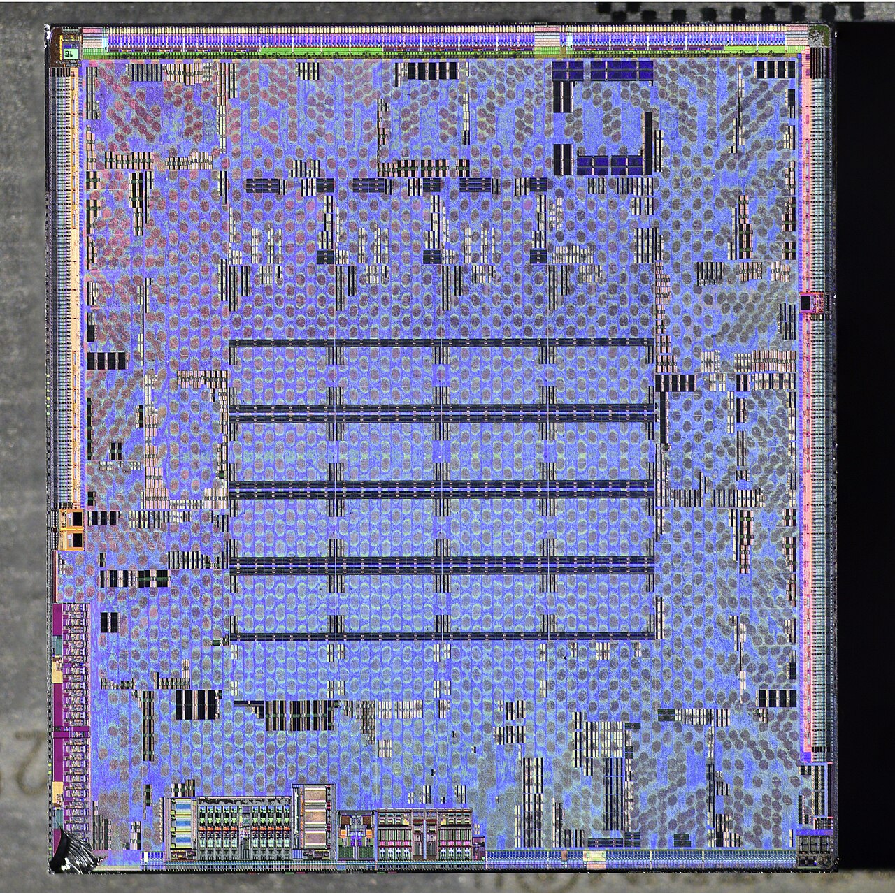 GPU 裸片 die 实拍：ATI RV670