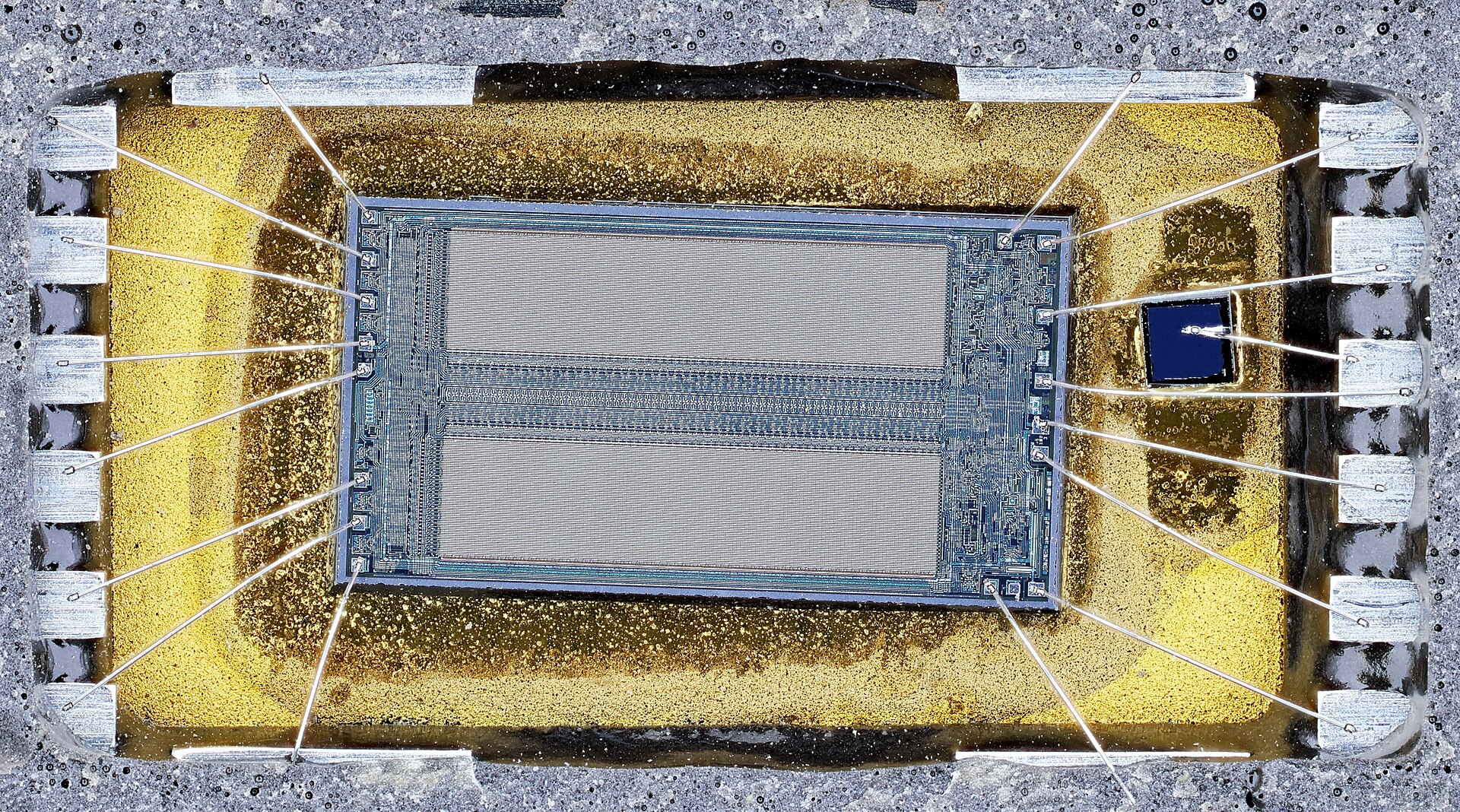 DRAM 裸片实拍