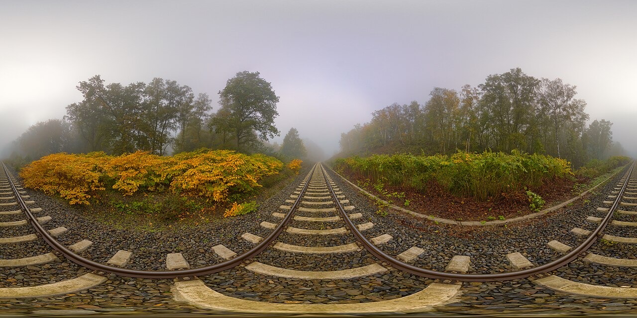 另一张环境全景：不同光照条件下的 HDRI 光源